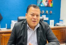 Barrer el patio y el frente para recudir colapsos en el drenaje, el llamado de Edgar Ruiz de la JMAS Delicias