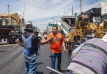 Supervisa Jesús Valenciano avance de pavimentación en la calle Segunda Norte