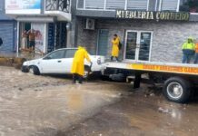 Lluvias dejan 22.8 mm en Parral; arrastran auto y provocan deslaves