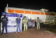 Aseguran tractocamión con más de 32 mil litros de huachicol en carretera a Juárez