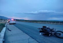 Deja accidente de moto dos lesionados en carretera Chihuahua-Delicias