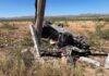 Vuelca Honda Civic en carretera a Delicias tras chocar con poste de la CFE; conductor huye