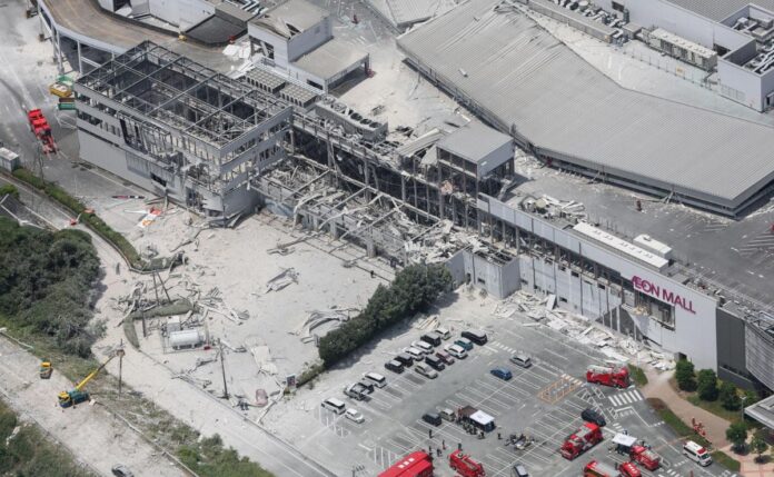 busc - Colapso en centro comercial de Japón por terremoto de magnitud 7.1
