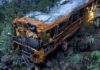 Cae camión 150 metros a barranco en Madera; muere joven menonita y 12 resultan heridos graves