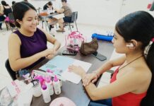 Fortalece Instituto de las Mujeres Delicias el autoempleo con cierre de taller de uñas acrílicas