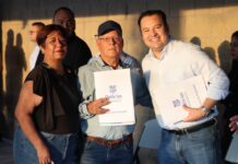 Beneficia Valenciano a 140 familias con títulos de propiedad; van ya 1,500 en su administración