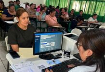 Más de mil 100 vales de uniformes y zapatos escolares entregados en Lázaro Cárdenas