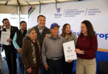 Entrega Jesús Valenciano más de mil 500 títulos y da seguridad al patrimonio familiar
