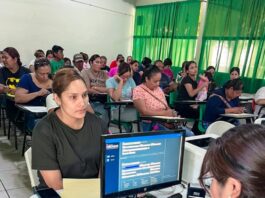 Inicia entrega de vales para uniformes y zapatos escolares en Meoqui con gran respuesta en Lázaro Cárdenas