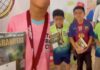 Dan libros de AMLO como premio a niños en torneo de fútbol en Tabasco
