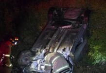 Madre e hijo resultan lesionados tras volcadura en la carretera Chihuahua-Delicias