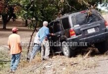 Muere mujer en Camargo tras chocar contra nogal