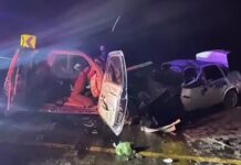 Tres muertos en choque frontal en carretera de Cusihuiriachi; entre ellos mujer embarazada y niña