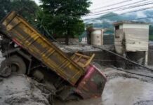 Sube a 353 el número de muertos por avalancha en frontera en Nepal