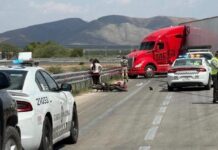 Choque entre tráiler y moto deja un muerto en Chihuahua
