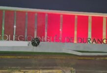 Dejan corona fúnebre y narcopinta afuera de escuela en Culiacán