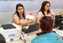 Continúa en Presidencia Municipal de Meoqui entrega de vales de uniformes y zapatos escolares