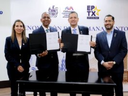 Firman Marco Bonilla y Renard Johnson convenio de hermanamiento entre Chihuahua y El Paso
