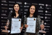 Felicita Fito Gardea a su esposa la presidenta de dif municipal verónica Villanueva Hernández por reconocimiento internacional Tonantzin