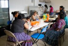 Impulsa Meoqui espacios de diálogo para reconocer y preservar las raíces de las mujeres rarámuris