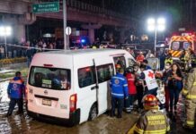 Seis personas mueren intoxicadas por gas dentro de combi en Tultitlán