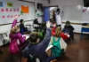 Dinamarca quiere prohibir los celulares en las escuelas tras resultados de prueba PISA