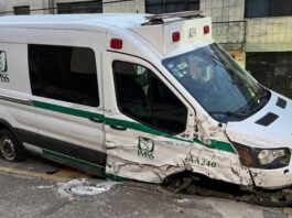 Separa IMSS a conductor de ambulancia que atropelló a peatón en CDMX
