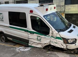 Separa IMSS a conductor de ambulancia que atropelló a peatón en CDMX