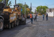 Mantiene Gobierno Municipal trabajos simultáneos de pavimentación en Delicias