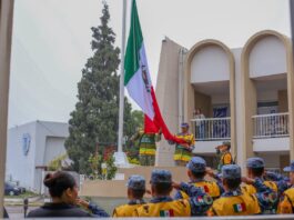Encabeza Jesús Valenciano izamiento de bandera por el 60 aniversario del Plan DN-III-E