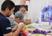 Talento e inclusión en Delicias: Adaptando Estrellas ofrece coronas para Día de Muertos