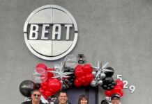 Acompaña Roberto Carreón a Paco Flores en inauguración de nuevas instalaciones de Beat en Delicias