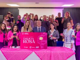 Presenta alcalde Salvador Calderón la Tarjeta Rosa; ofrecerá descuentos en servicios de salud para mujeres parralenses