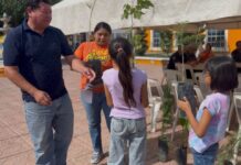 Gobierno Municipal de Saucillo promueve el cuidado del medio ambiente con entrega de árboles.