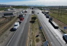 Se manifiesta AMOTAC en caseta Sacramento; exige seguridad en carreteras