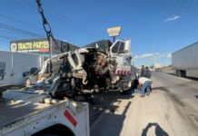 Se roba grúa en Chihuahua y desata persecución; arrolla a 2 peatones