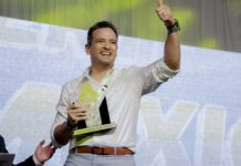 Recibe Marco Bonilla reconocimiento como “Mexicano Fuerte” y llama a defender a Chihuahua